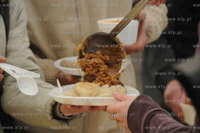 Gdansk, Targ Weglowy. Sniadanie wielkanocne dla ubogich...