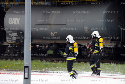 Świczenia podczas symulowanego pozaru cysterny z gazem...