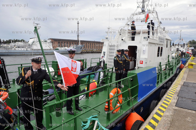 Uroczystosc nadania imienia i podniesienia bandery...