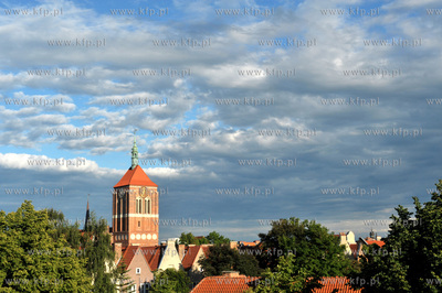 Gdansk.Glowne Miasto. Wieza kociola sw. Jana na starowce....