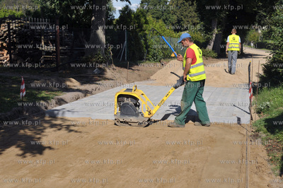 Wies Sulmin na Kaszubach w gmienie Zukowo. Budowa wiejskiej...