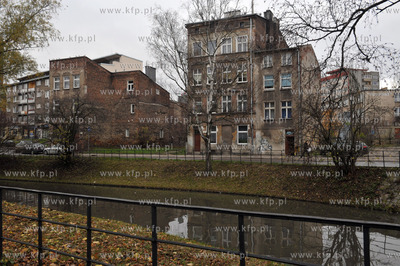 Gdansk.Ul. Rybaki Gorne i kanal Raduni. Stare domy....