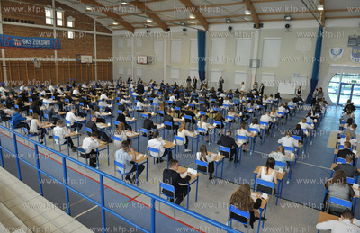 Zukowo. Gimnazjum nr 2. Drugi dzien egzaminu gimnazjalnego,...
