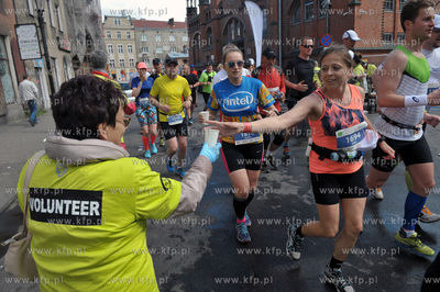 II PZU Gdansk Maraton. Zawodnicy na ul. Panskiej. Punkt...