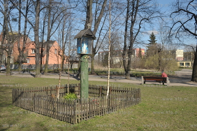 Gdańsk Orunia. Kapliczka na placu Oruńskim, 2.04.2014...