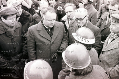 Wizyta I sekretarza KC PZPR Stanislawa Kani w Stoczni...