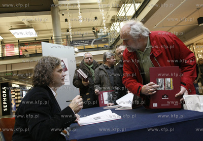 Gdansk. Centrum handlowe Manhattan. Premiera i promocja...