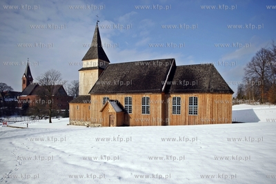 Sierakowice. Zabytkowy, drewniany kosciol sw. Marcina.
07.02.2013
fot....