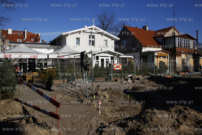 Rewitalizacja placu na zapleczu klubu Spatif w Sopocie.
12.03.2014
fot....