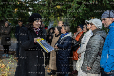 Mieszkańcy kurortu spacerowali w niedzielę z przewodniczką...