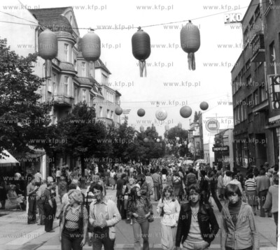Sopot. Ul. Monte Cassino w czasii Festiwalu Piosenki...