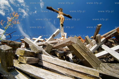 Podlaska Góra Krzyży na uroczysku Święta Woda wznosi...