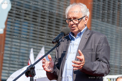 Gdańsk. Plac Solidarności. Symboliczne otwarcie bramy...