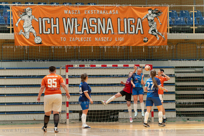 Hala 100-lecia w Sopocie.  Turniej piłki nożnej kobiet...