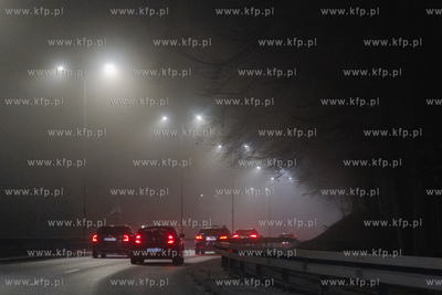 Gdańsk, ul.Słowackiego. Silna mgła na drogach.31.12.2023...