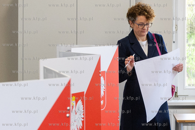 Wybory samorządowe 2024 w Sopocie Głos oddaje Magdalena...