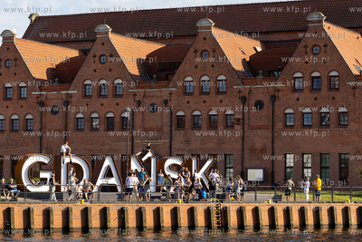 Gdańsk. Turyści nad Motławą. 13.08.2025 / fot....