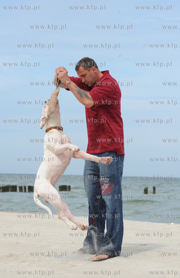 Przemyslaw Saleta ze swoim psem Milky Way, 8-miesieczna...