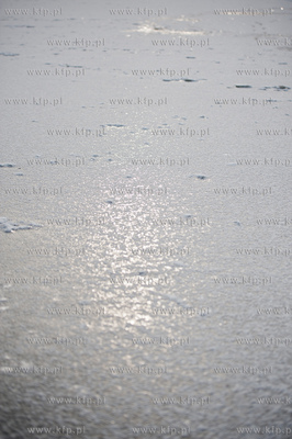 Gdansk. Niskie temperatury skuly lodem wody Motlawy....