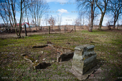 Gdansk. Teren bylego cmentarza ewngelickiego w Ujescisku,...