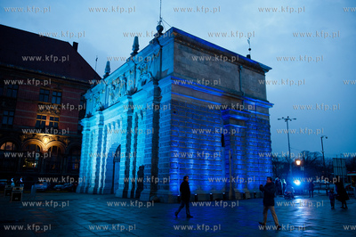 Gdansk. Oswietlona na niebiesko Brama Wyzyna. Okazja...
