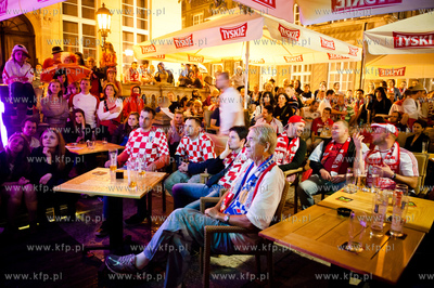 Gdansk. Dlugi Targ. Sympatycy reprezentacji Polski...