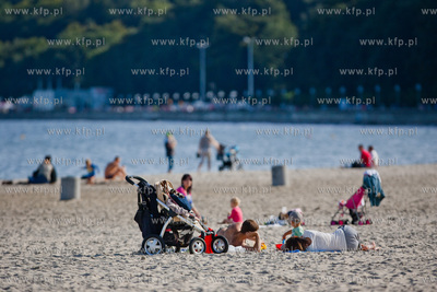 Gdynia. Plaza Miejska. Sloneczna pogoda powrocila na...