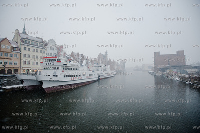 Gdansk. Motlawa. Zima i obfite opady sniegu wrocily...