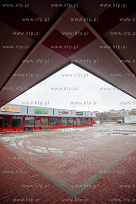 Gdansk. Orunia. Czerwona Torebka - siec pasazy handlowych...