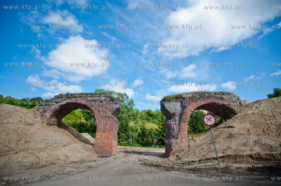 Gdansk. Dolne Migowo. Znajdujace sie na trasie budowy...