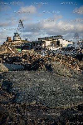 Gdansk. Tereny bylej Stoczni Gdansk. Wyburzenie budynku...