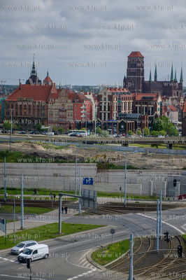 Gdansk. Budowa kompleksu uslugowo - handlowego Forum...