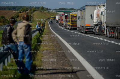 Droga krajowa nr 22 przed Czluchowem. Wypadek auta...