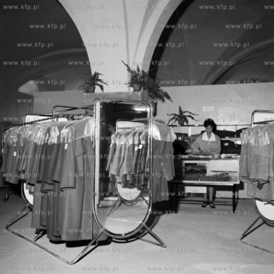 Pasaż handlowy w Wielkiej Zbrojowni w Gdańsku.
1971
0007550z
Fot....