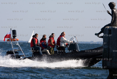 Gdynia, odsloniecie rzezby chlopczyka dyrygującego...