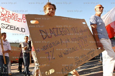 Chwaszczyno. Protest mieszancow Chwaszczyna i okolicznych...