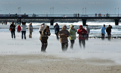 Kolobrzeg. Sztormowa pogoda moze byc rowniez ciekawa...