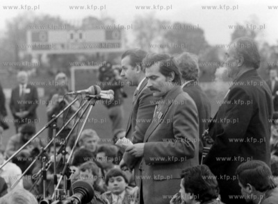 Delegacja Solidarnosci na stadionie klubu Hutnik na...