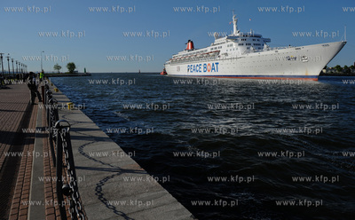 Gdansk Nowy Port. Kanal Motlawy. Wyjscie z portu. Japonski...