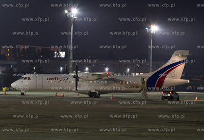 Gdansk, Rebiechowo. Nz. ATR ATR-72-201 Swiftair.
12.04.2012
fot....