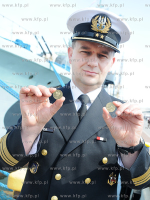 Narodowy Bank Polski rozpoczal emisje monet 2-zlotowych...