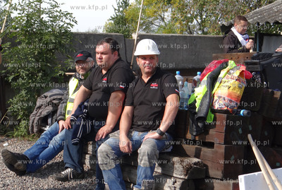 Braniewo. Grupa gornikow ze Slaska zablokowala pociagi...