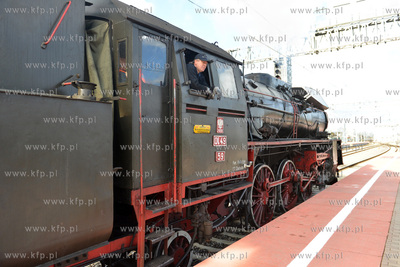 Przejazd pociagiem specjalnym, ciagnietym przez parowoz...