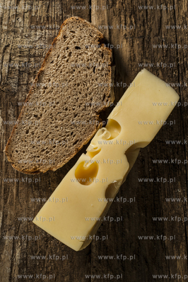 Rodzaj szwajcarskiego sera, który jest produkowany...