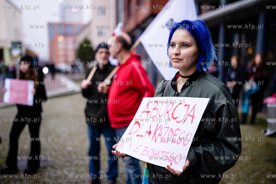 Gdańsk. Protest kobiet z racji drugiej rocznicy wyroku...