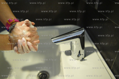 Mycie rąk. ***Zdjęcia ilustracyjne*** 06.03.2020...