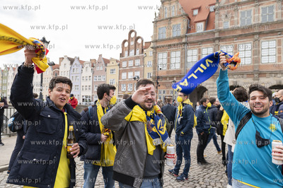 Kibice Manchester United i Villarreal fotografują...