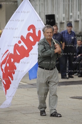 Protest stoczniowcow ze Stoczni Gdynia w związku z...