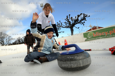 Sopot. W ostatni dzien slizgawni na molo, Sopot Curling...