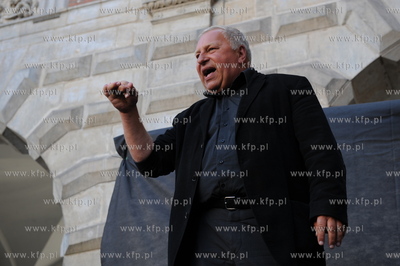 Happening pt "Aktorzy Przyjechali" z okazji wmurowania...